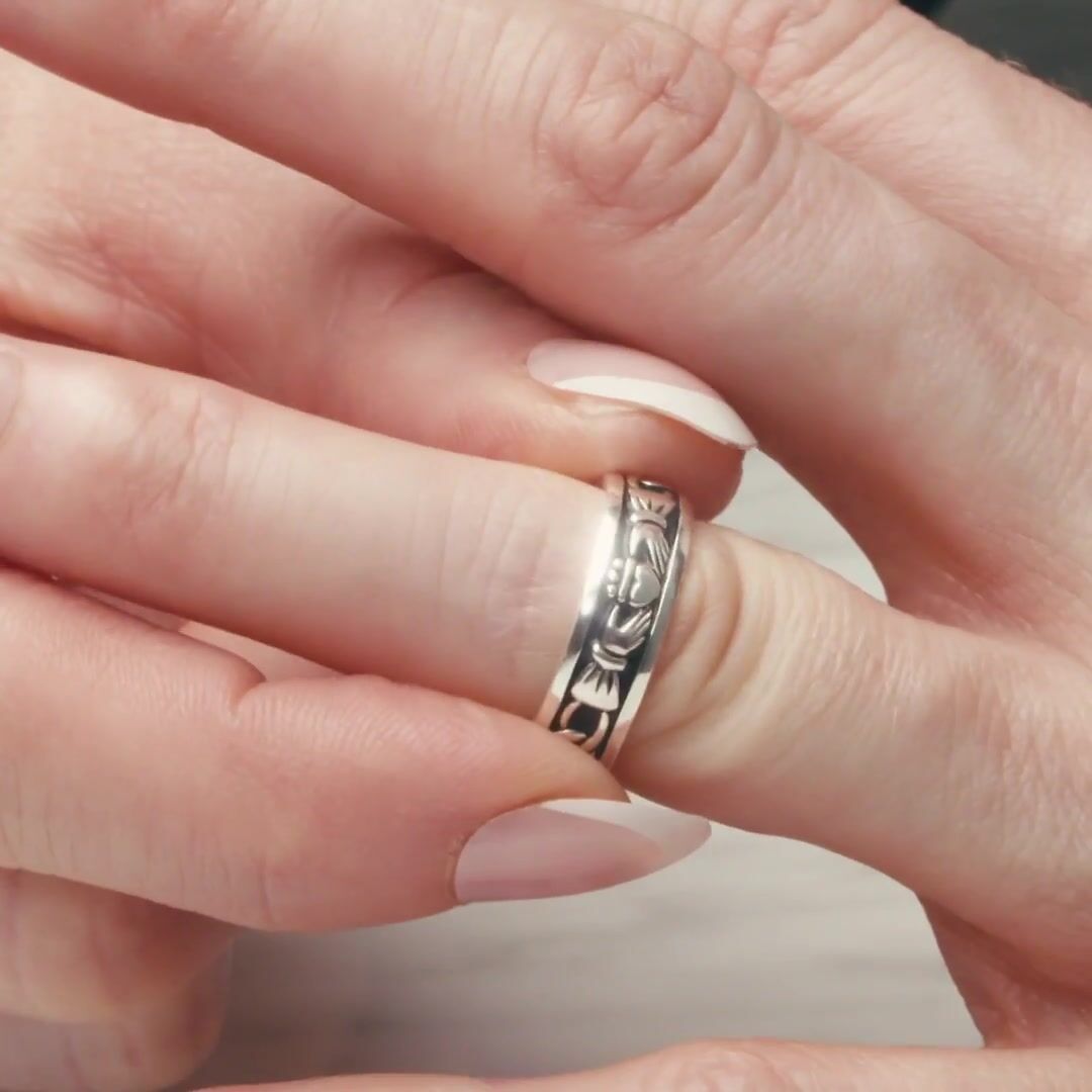 Black Claddagh Couples Ring Set Video