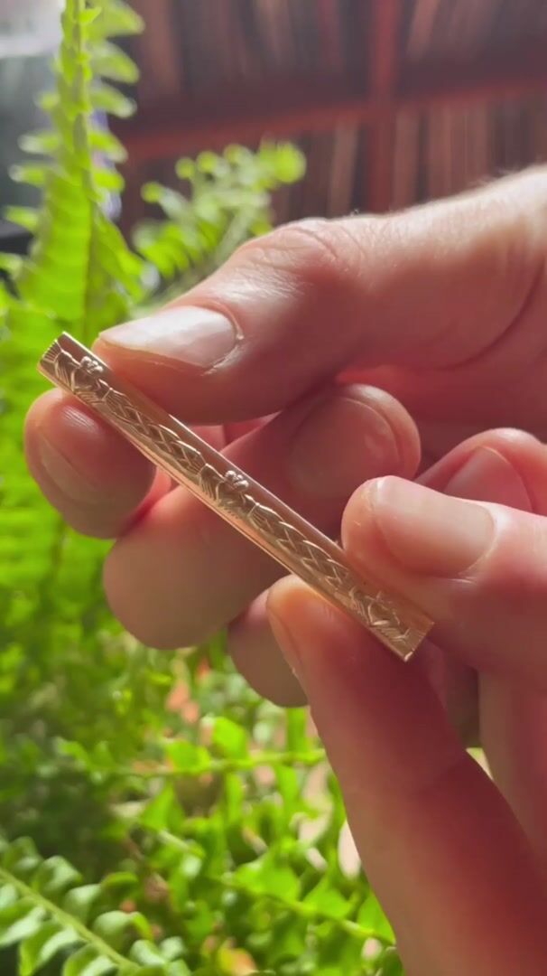 Claddagh and Celtic Knot Tie Bar Video