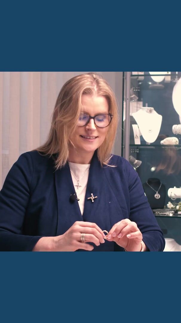 Ladies Classic Gold Claddagh Ring Video