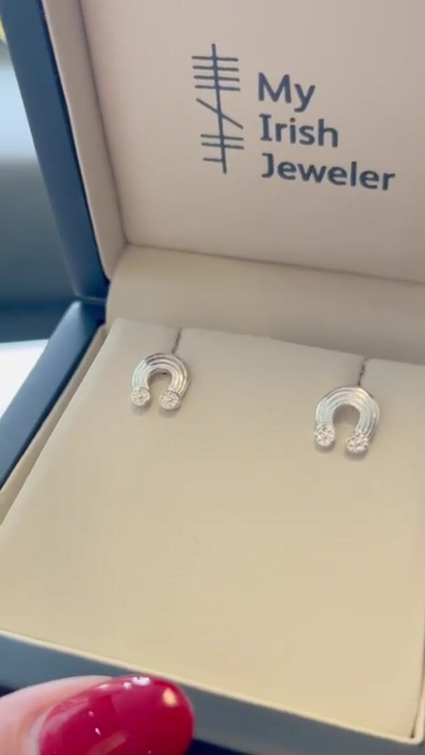 Gleninsheen Collar Necklace and Earring Gift Set Video