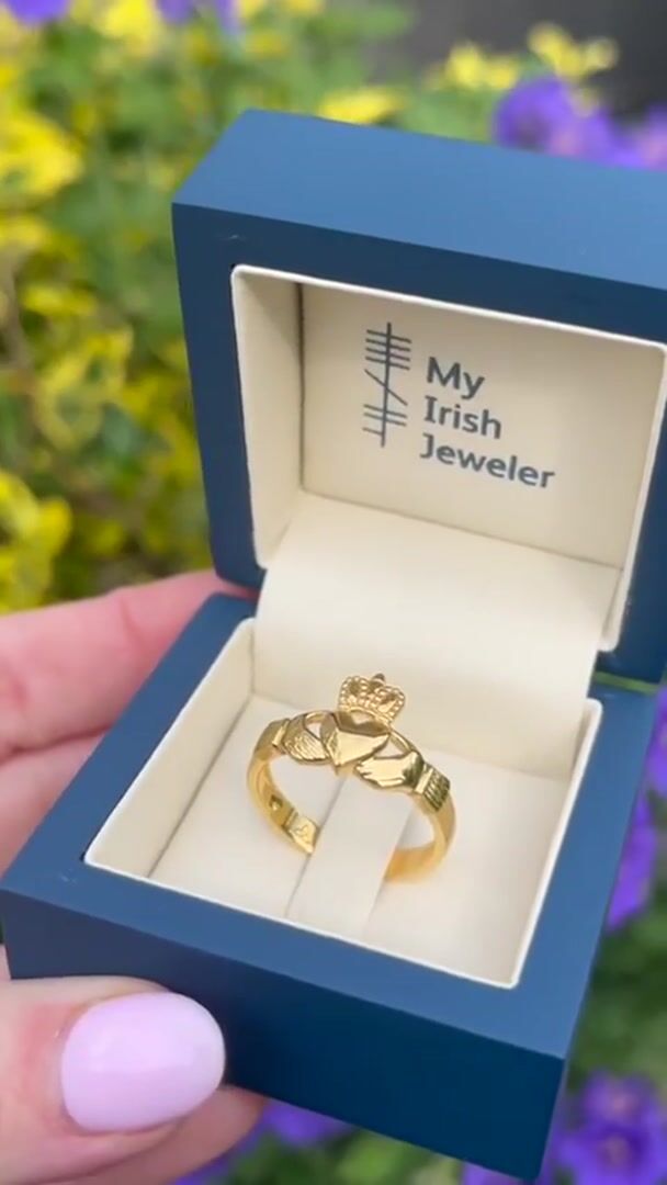 Gents Gold Vermeil Claddagh Ring Video