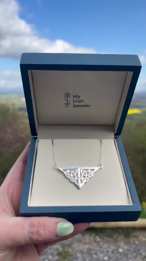 Celtic Knot Triangular Necklet Video